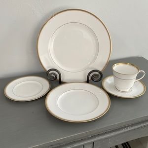 Royal Worchester Viceroy 5 piece china set